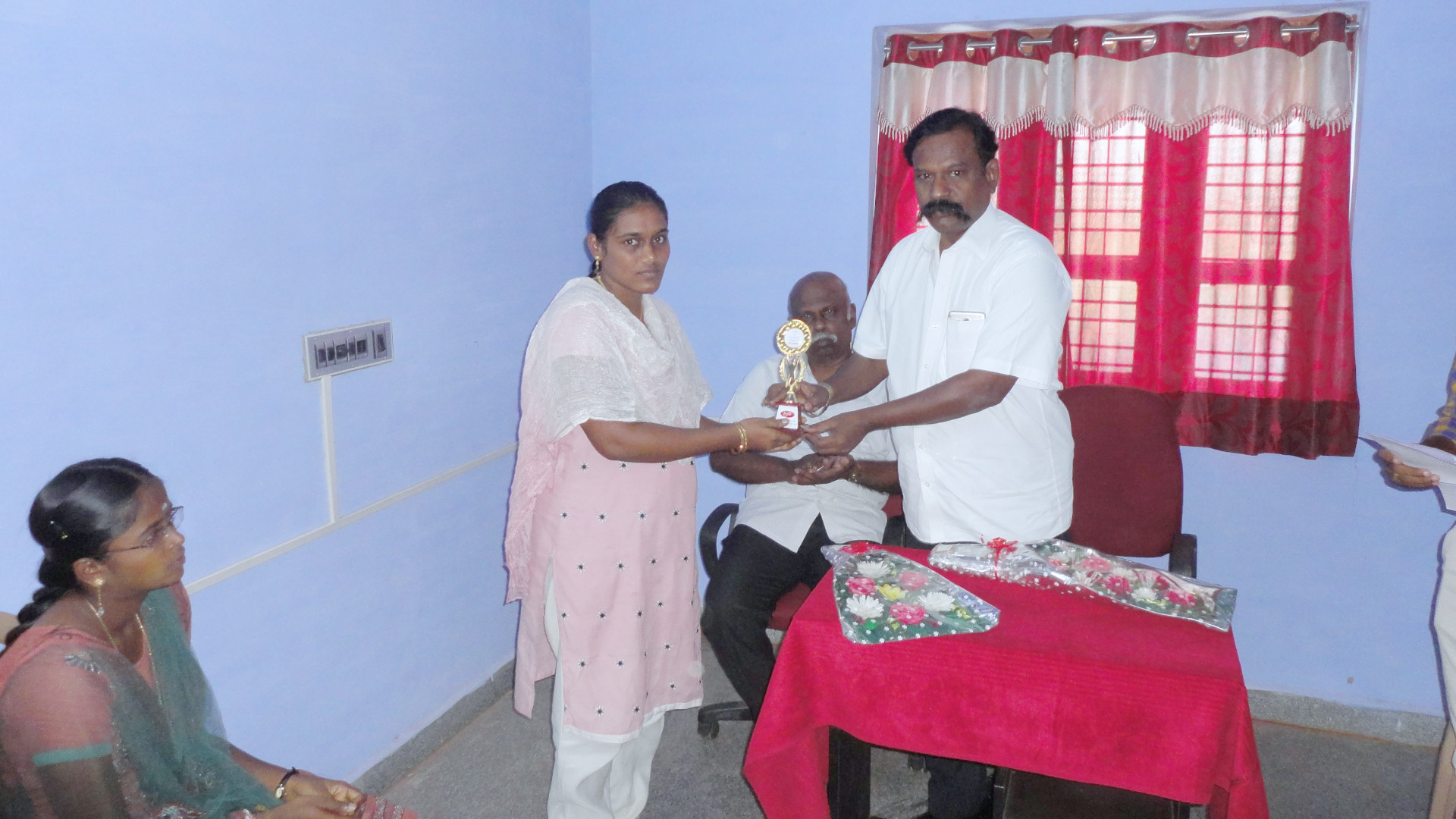 04 year 2017 People Recogzing